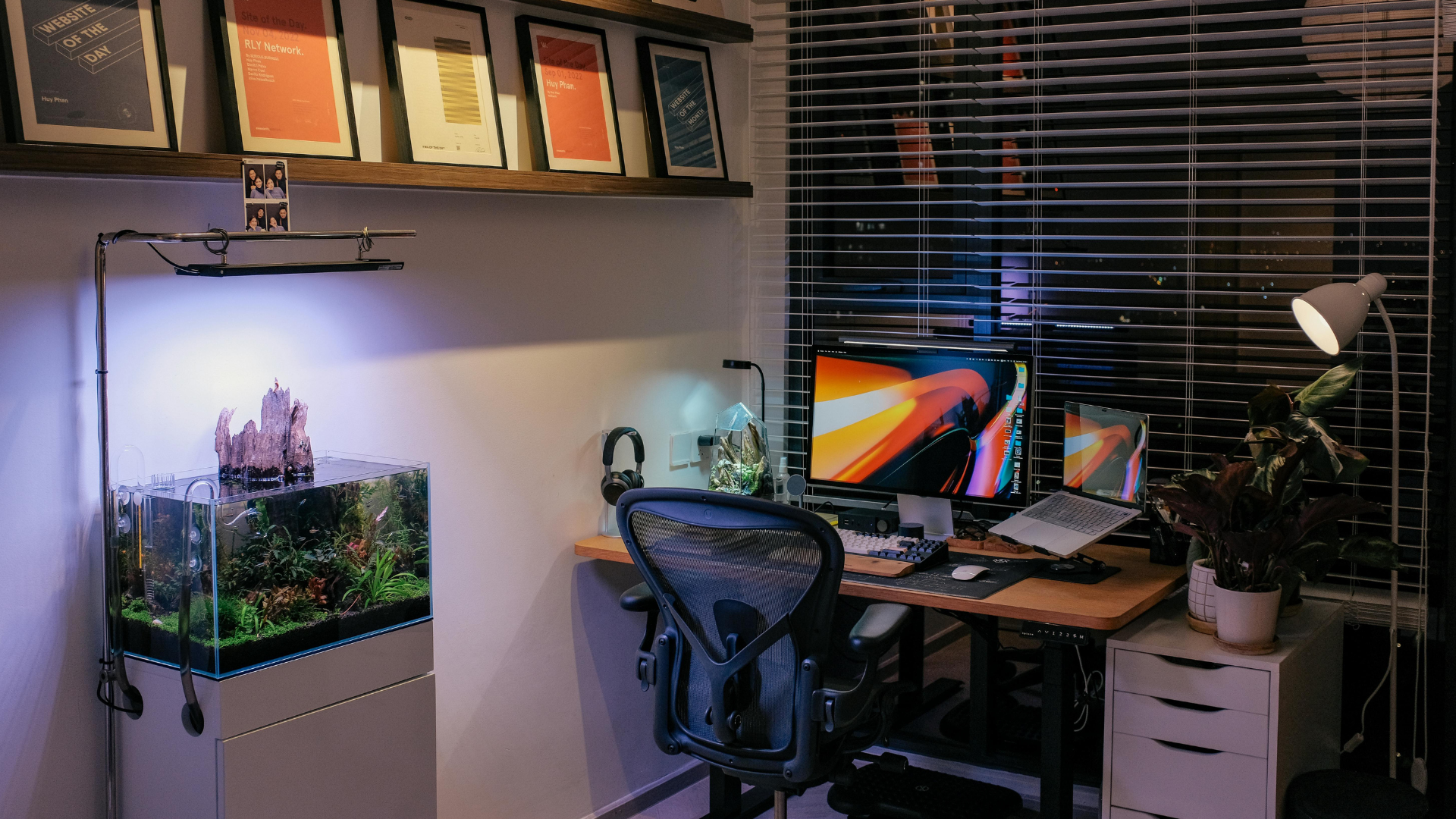 How to Set Up a Dual Monitor Workspace for Enhanced Productivity